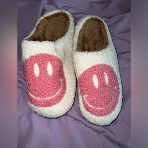 New✨ Smiley slippers
